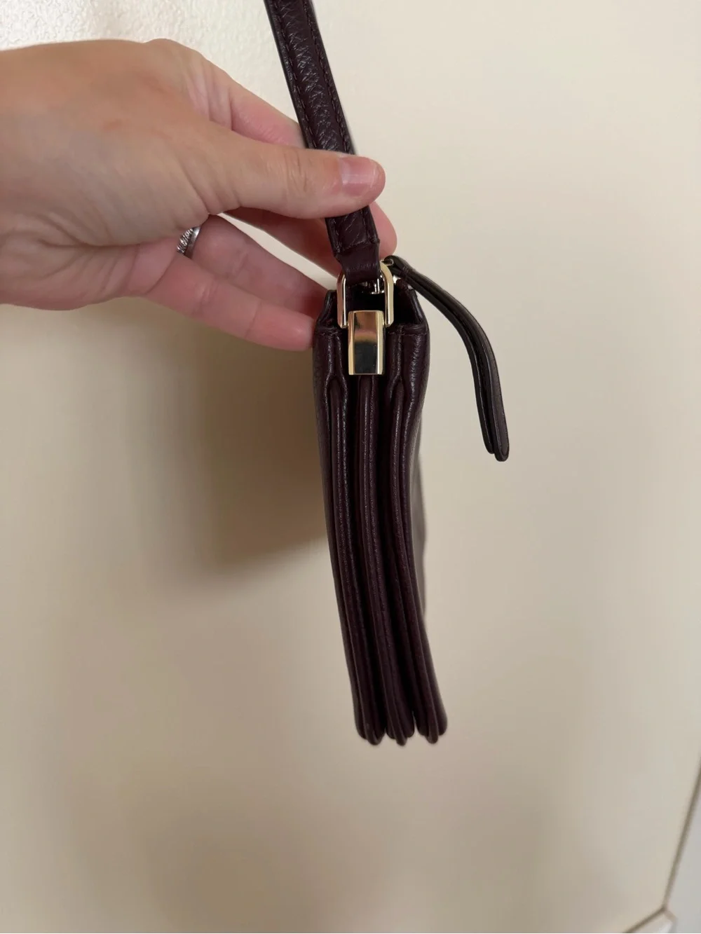 KATE SPADE Jackson Triple Gusset Crossbody Bag in Pebble Leather Cherrywood